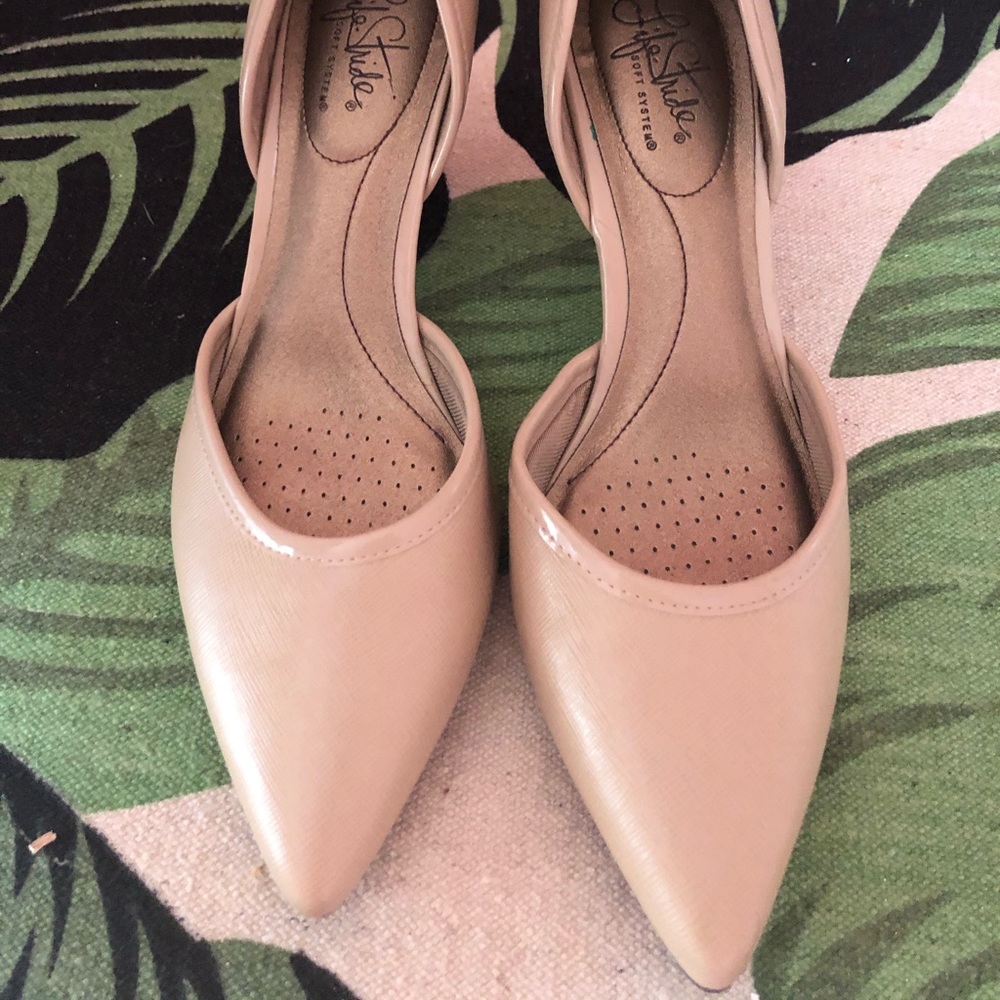 life stride nude pumps